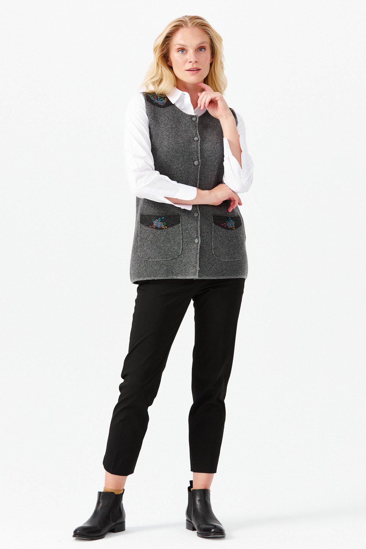 22113Женский жилет на пуговицах с круглым вырезом и карманом на плече с отделкой,  дымчатый