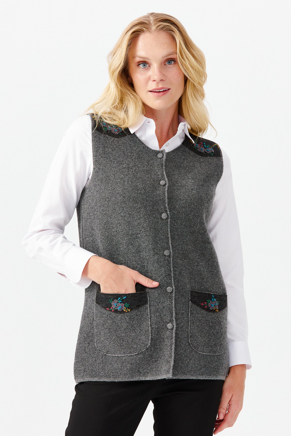 22113Женский жилет на пуговицах с круглым вырезом и карманом на плече с отделкой,  дымчатый