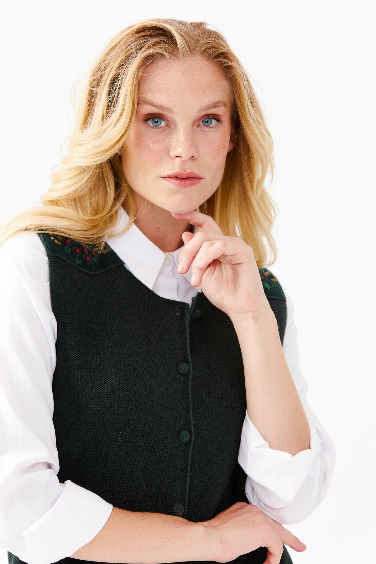 22113Женский жилет на пуговицах с круглым вырезом и карманом на плече с отделкой, зеленый