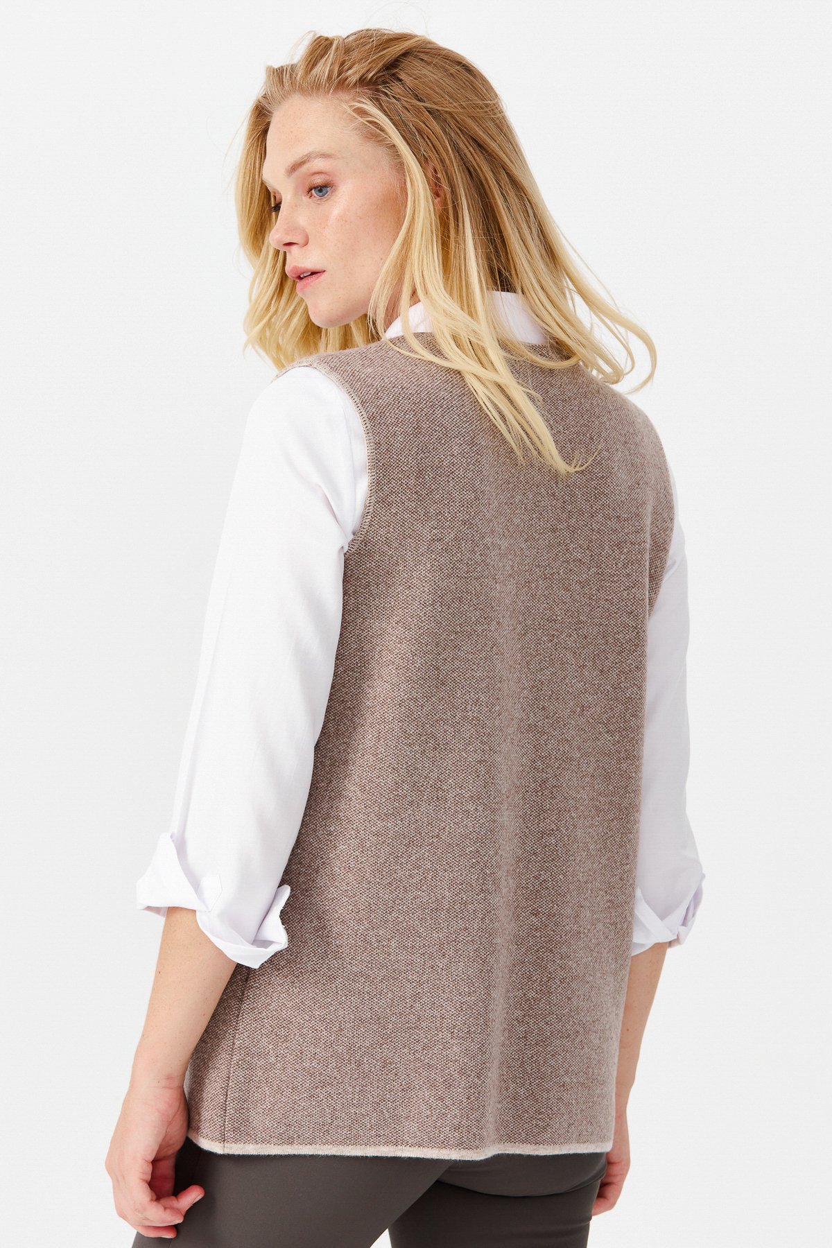 22113Женский жилет на пуговицах с круглым вырезом и карманом на плече с отделкой, бежевый 