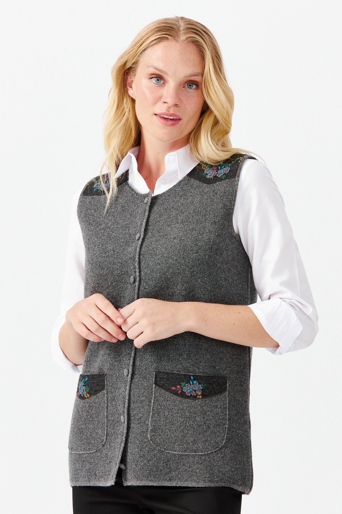 22113Женский жилет на пуговицах с круглым вырезом и карманом на плече с отделкой,  дымчатый
