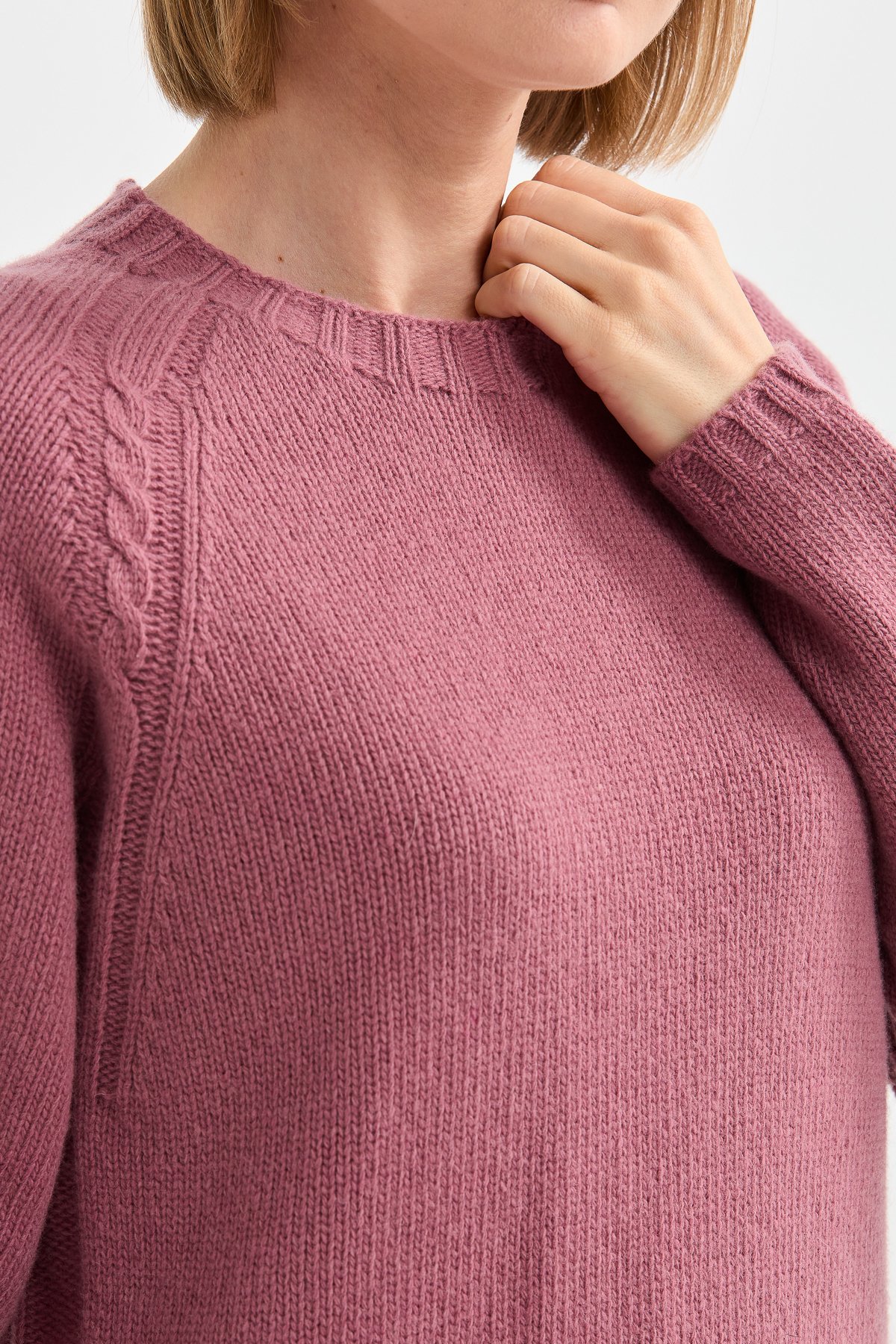 22096Kadın Sıfır Yaka Omzu Saç Örgülü Yün Kazak Y.G.Kurusu