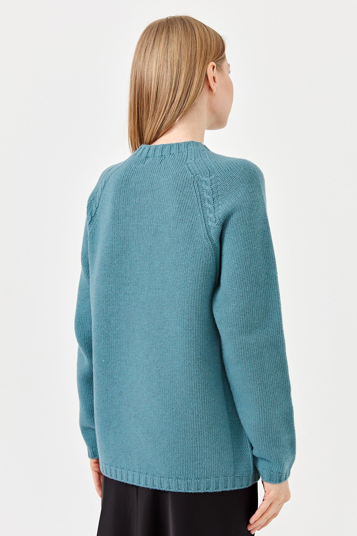 22096Kadın Sıfır Yaka Omzu Saç Örgülü Yün Kazak M.Yeşili