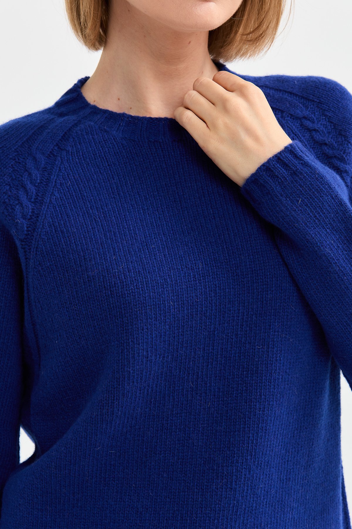 22096Kadın Sıfır Yaka Omzu Saç Örgülü Yün Kazak S.Mavi