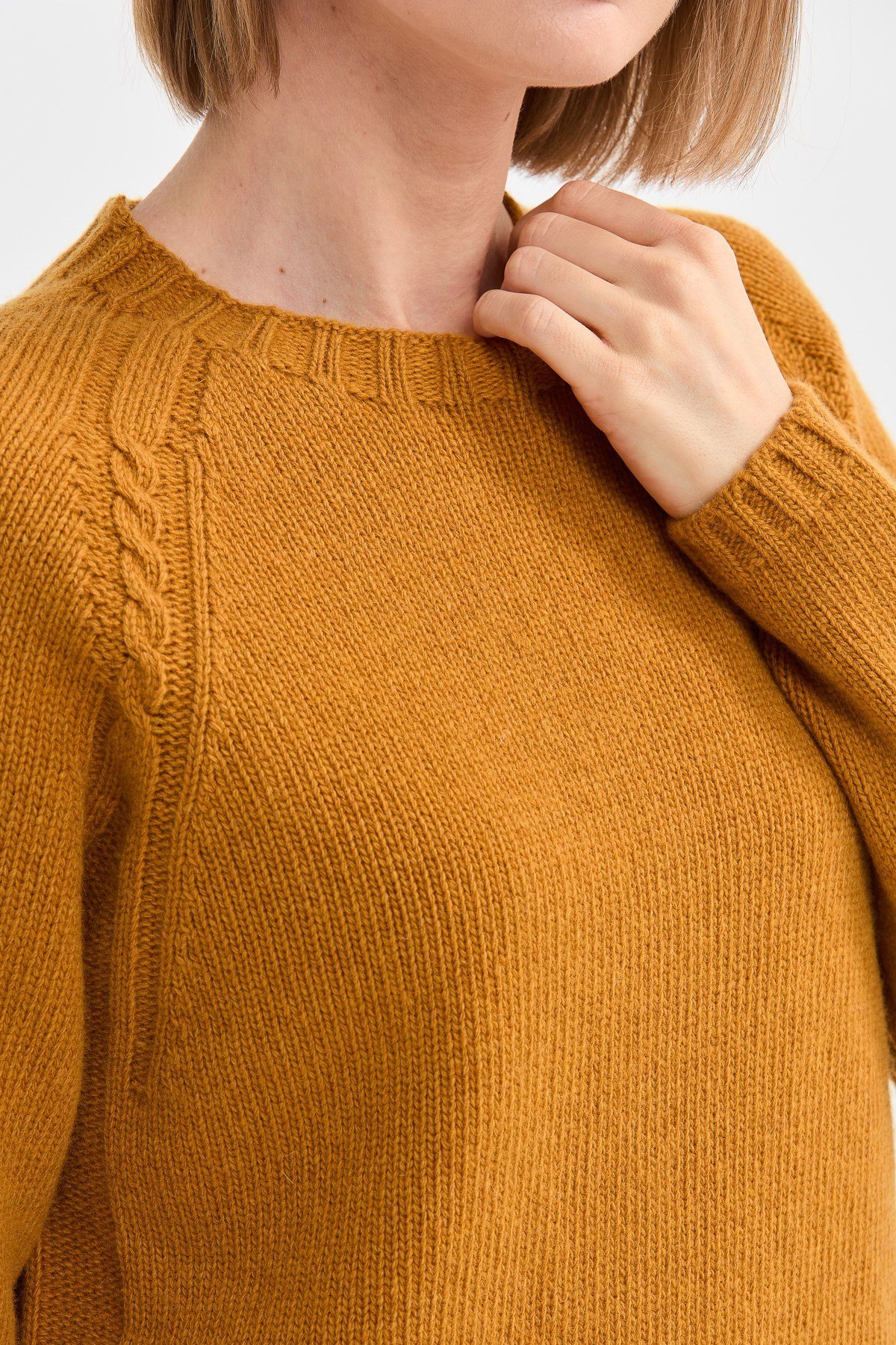 22096Kadın Sıfır Yaka Omzu Saç Örgülü Yün Kazak Hardal