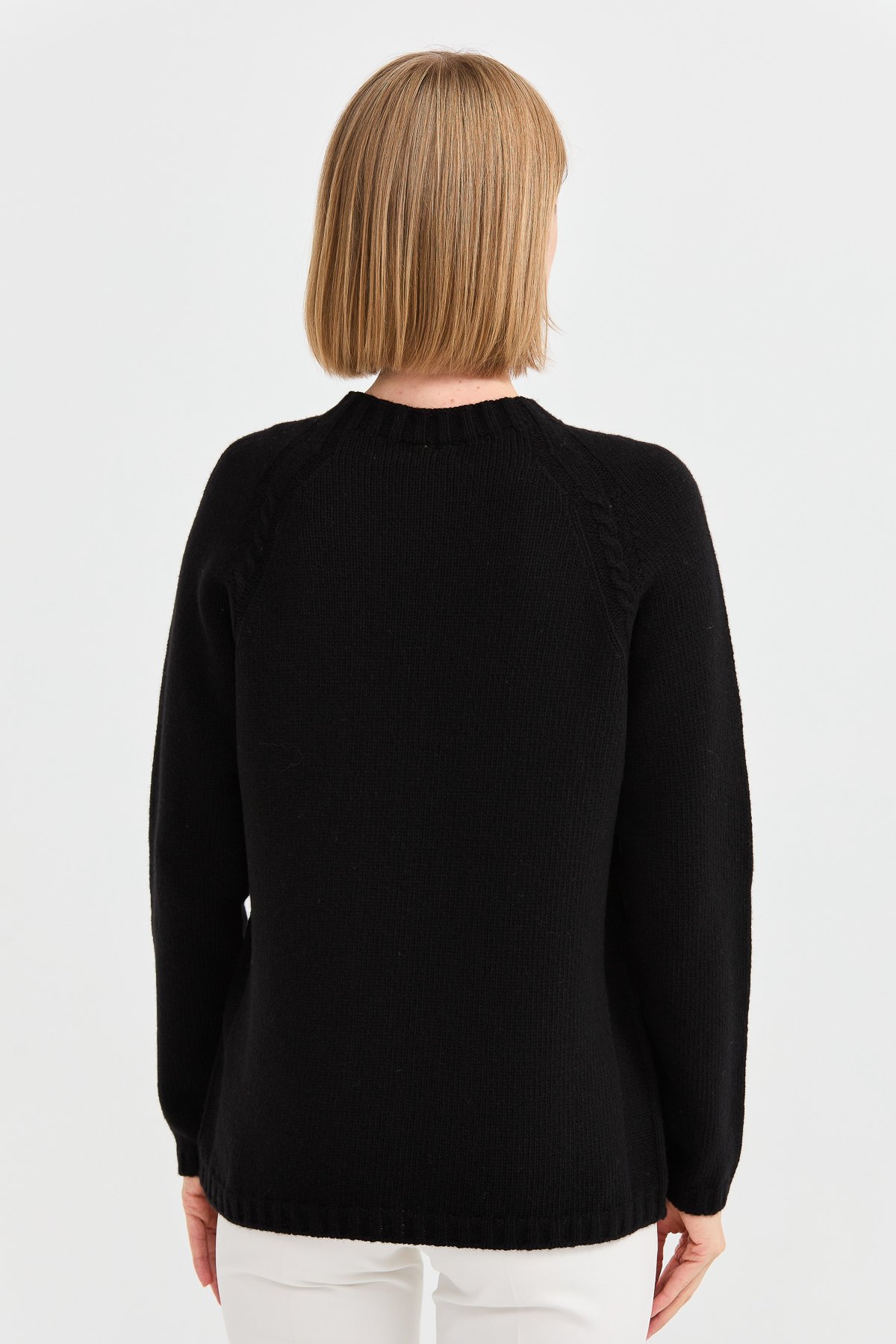 22096Kadın Sıfır Yaka Omzu Saç Örgülü Yün Kazak Siyah