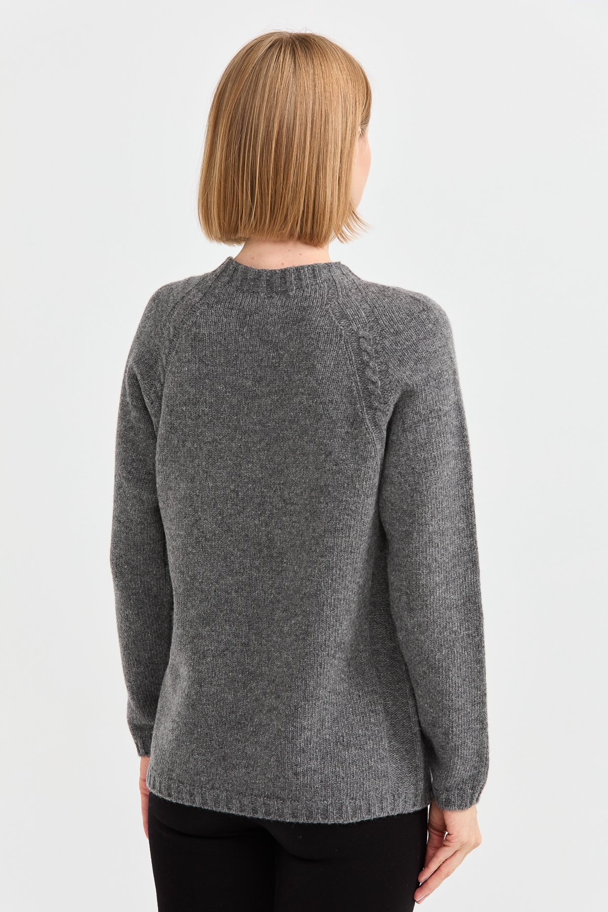 22096Kadın Sıfır Yaka Omzu Saç Örgülü Yün Kazak Füme