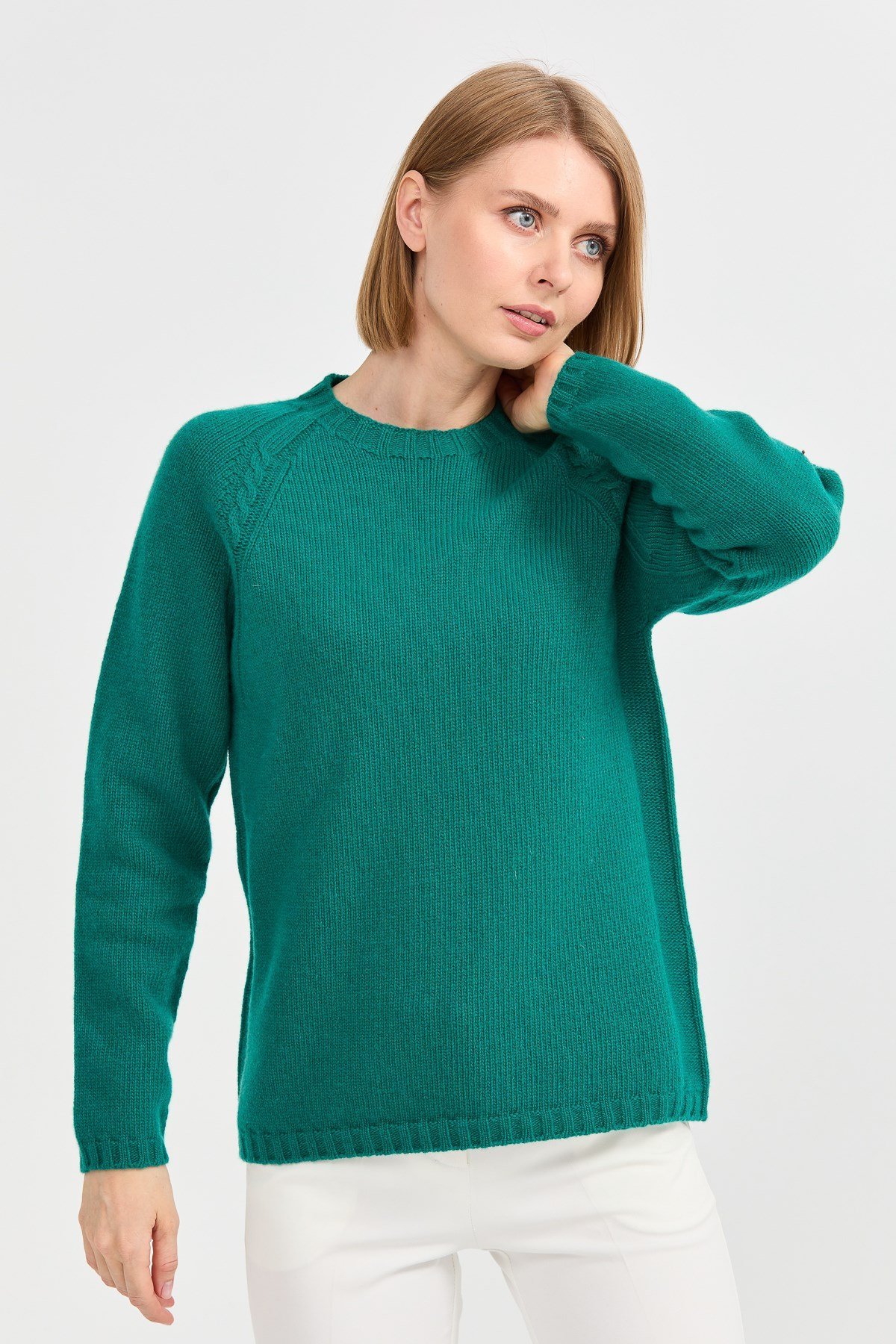 22096Kadın Sıfır Yaka Omzu Saç Örgülü Yün Kazak A.Ö.Başı