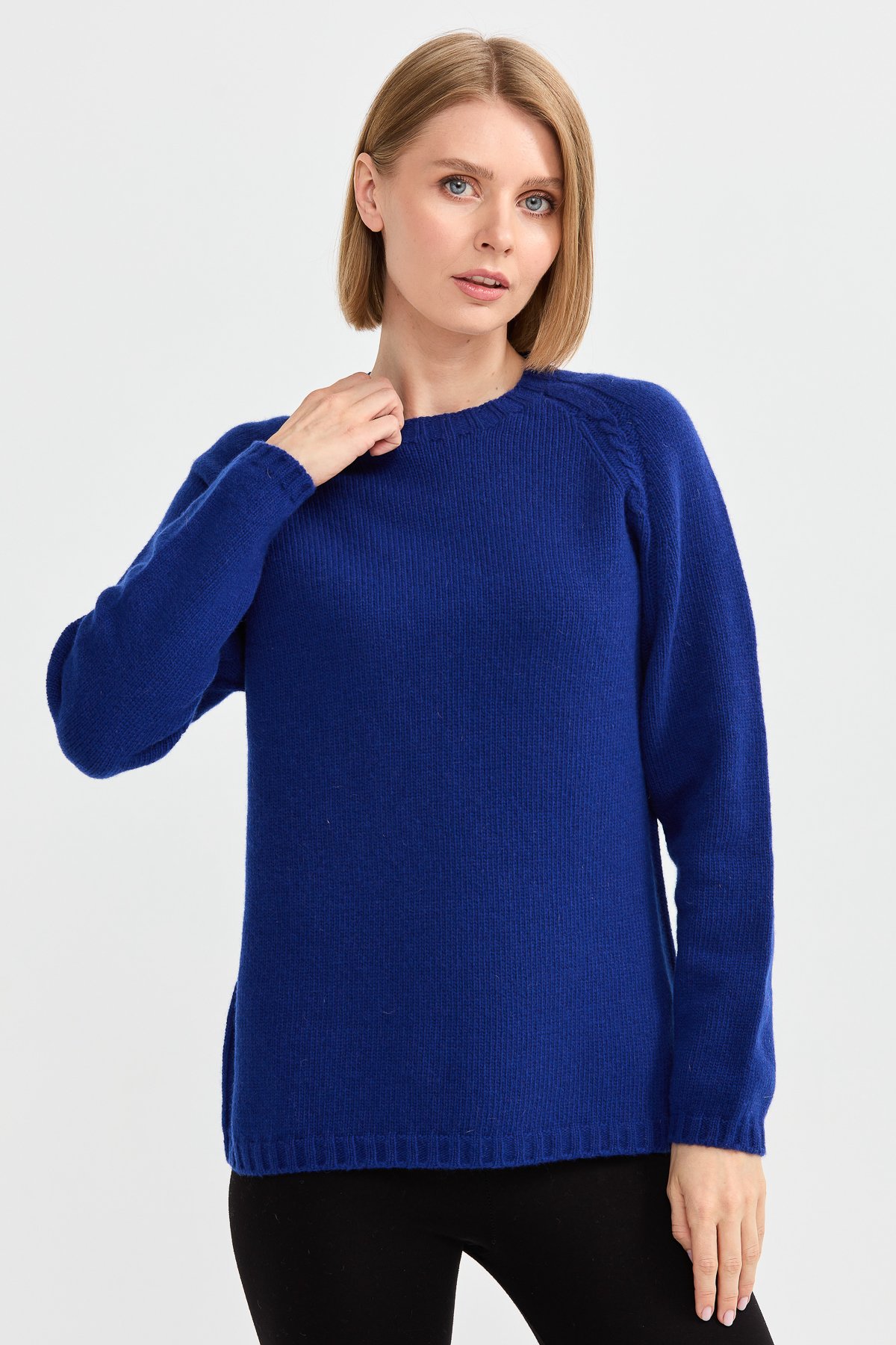 22096Kadın Sıfır Yaka Omzu Saç Örgülü Yün Kazak S.Mavi