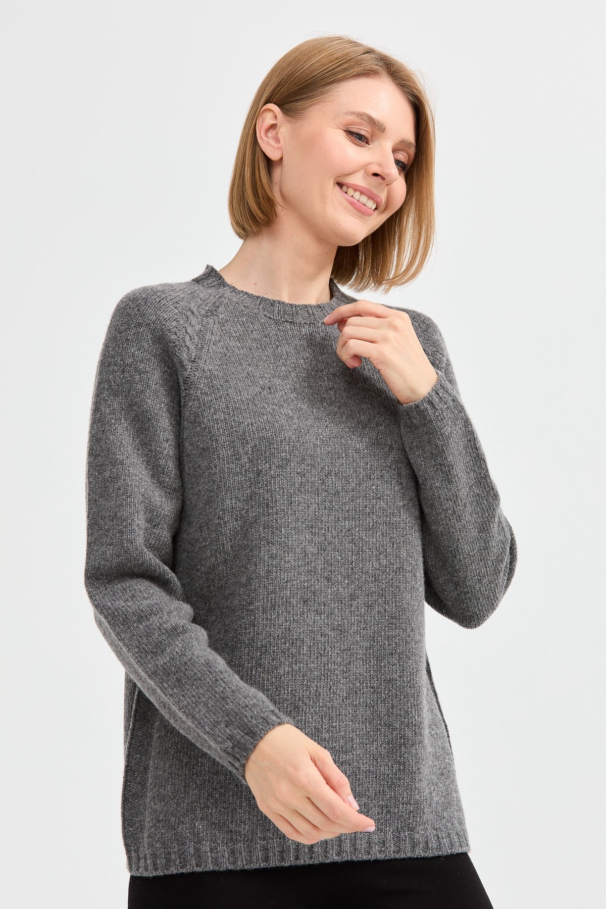 22096Kadın Sıfır Yaka Omzu Saç Örgülü Yün Kazak Füme