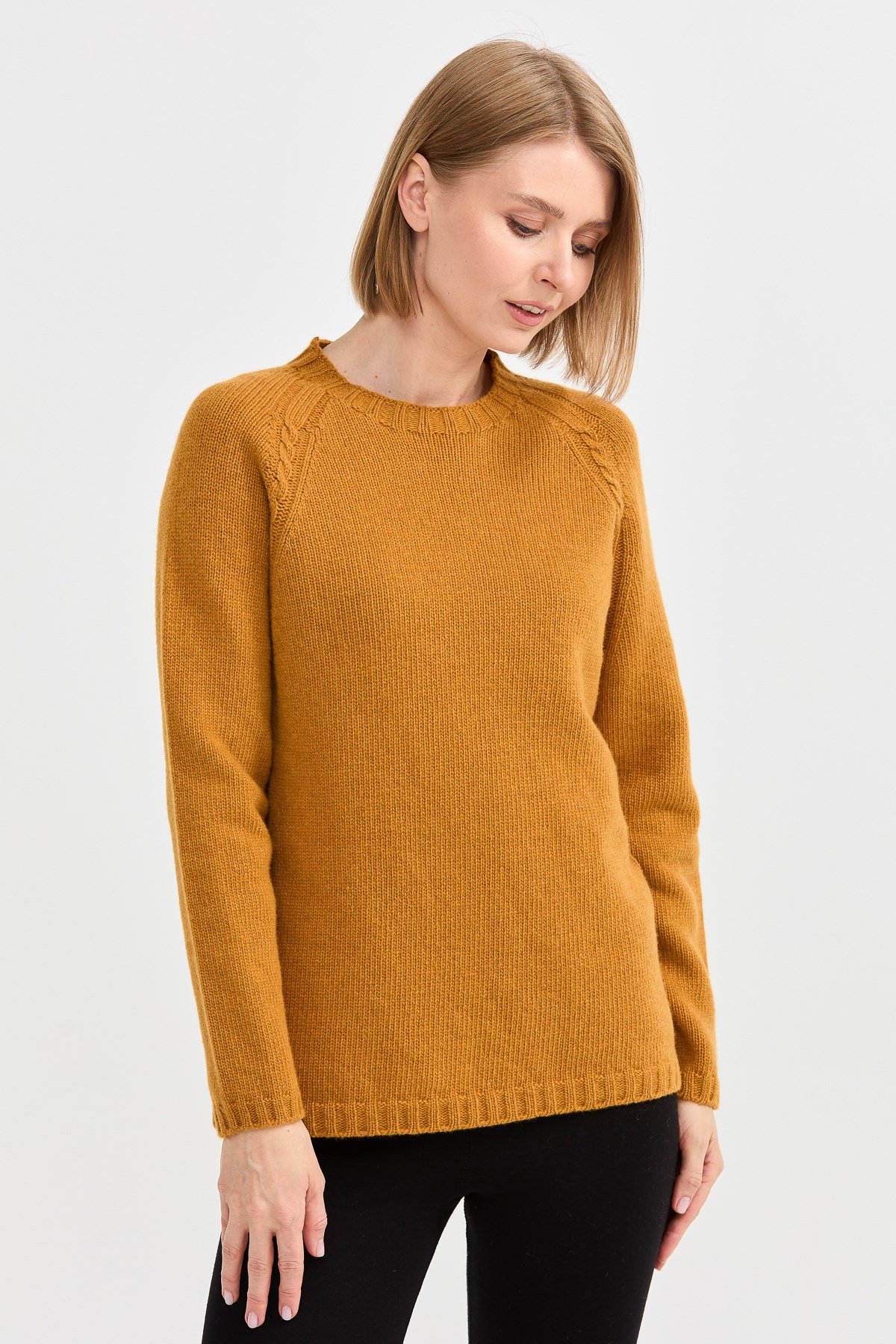 22096Kadın Sıfır Yaka Omzu Saç Örgülü Yün Kazak Hardal