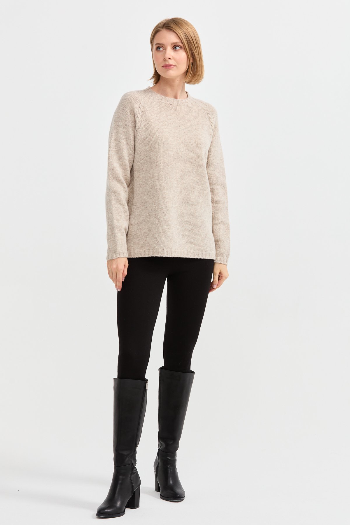 22096Kadın Sıfır Yaka Omzu Saç Örgülü Yün Kazak V.Bej