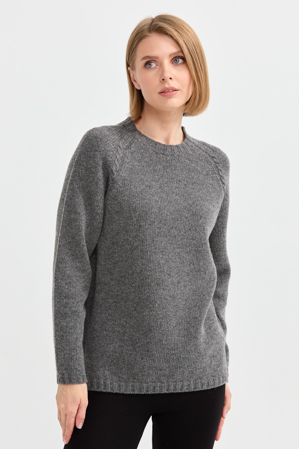 22096Kadın Sıfır Yaka Omzu Saç Örgülü Yün Kazak Füme