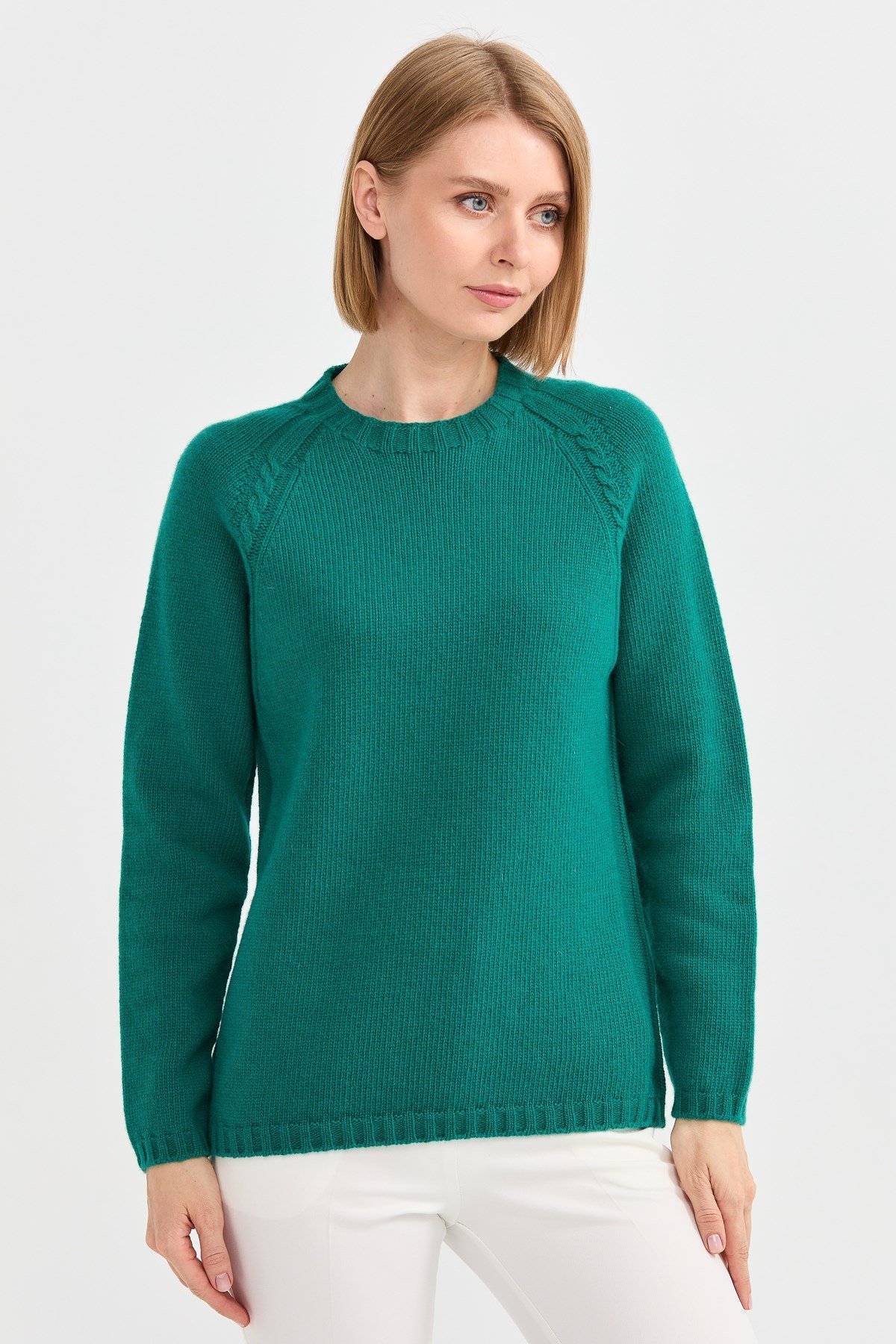 22096Kadın Sıfır Yaka Omzu Saç Örgülü Yün Kazak A.Ö.Başı