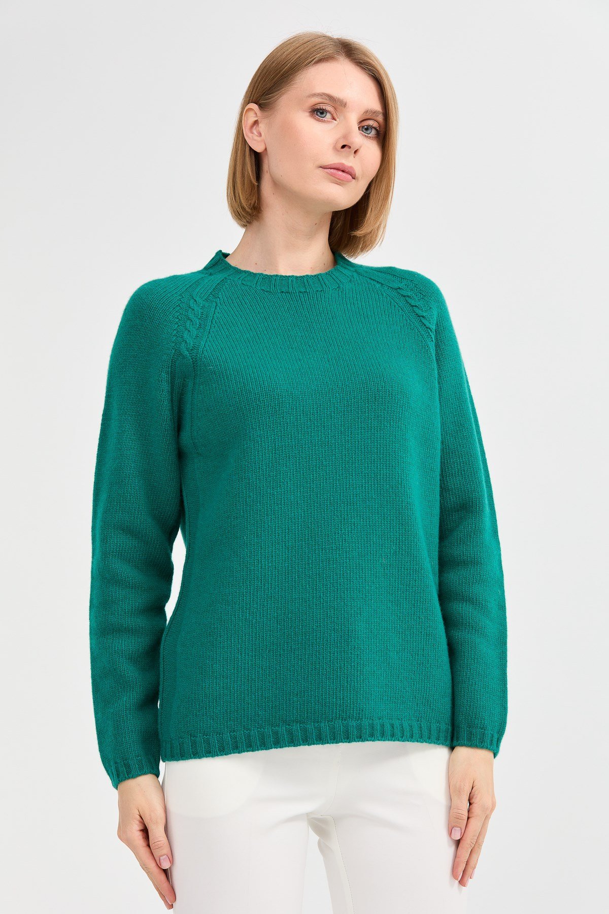 22096Kadın Sıfır Yaka Omzu Saç Örgülü Yün Kazak A.Ö.Başı