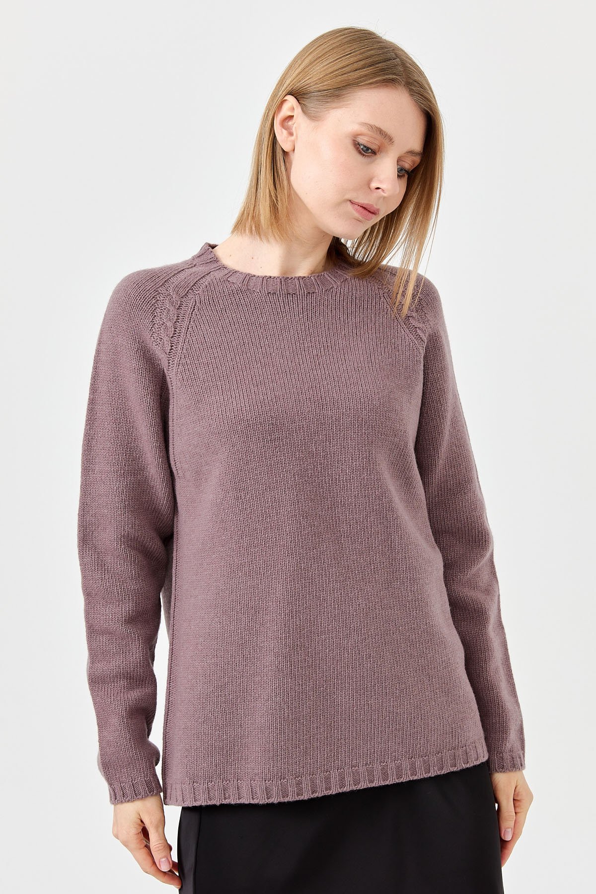 22096Kadın Sıfır Yaka Omzu Saç Örgülü Yün Kazak K.G Kurusu