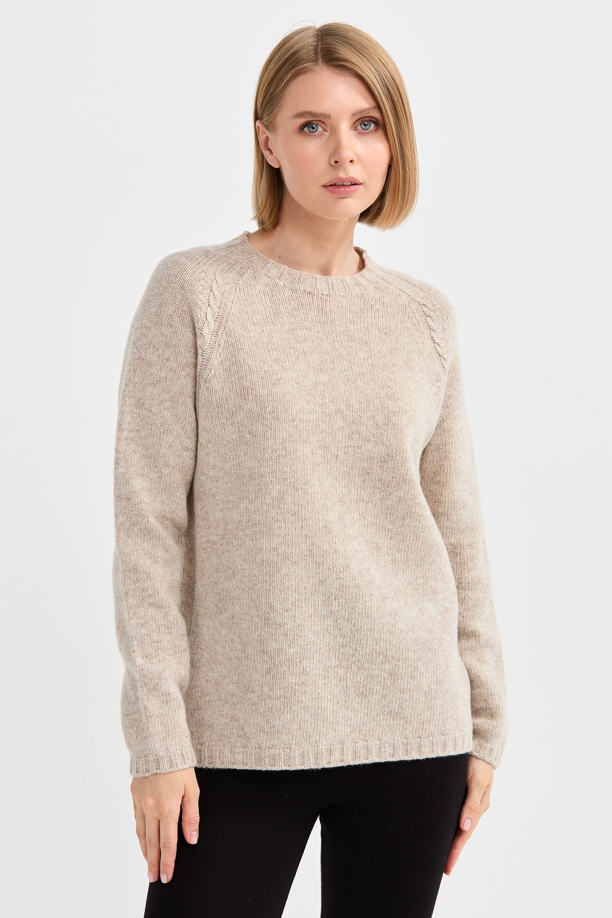 22096Kadın Sıfır Yaka Omzu Saç Örgülü Yün Kazak V.Bej