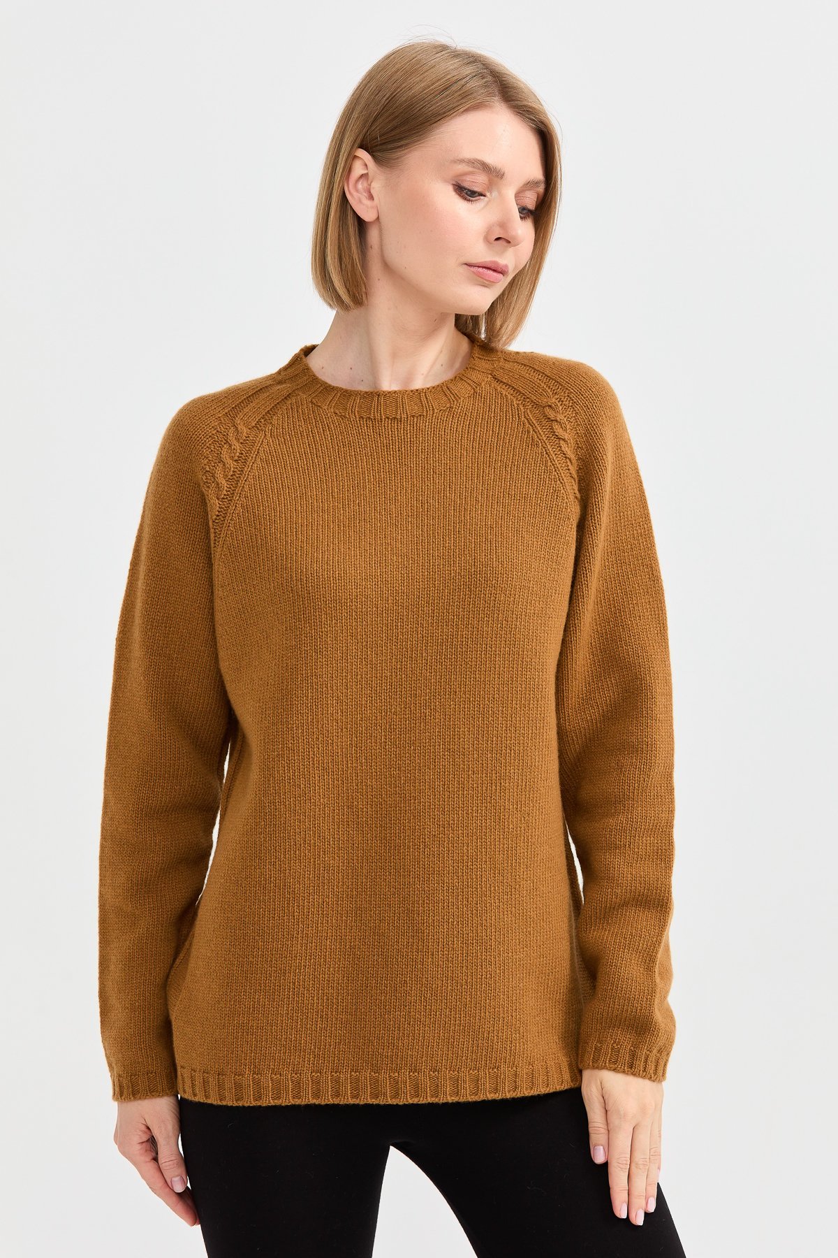 22096Kadın Sıfır Yaka Omzu Saç Örgülü Yün Kazak Taba