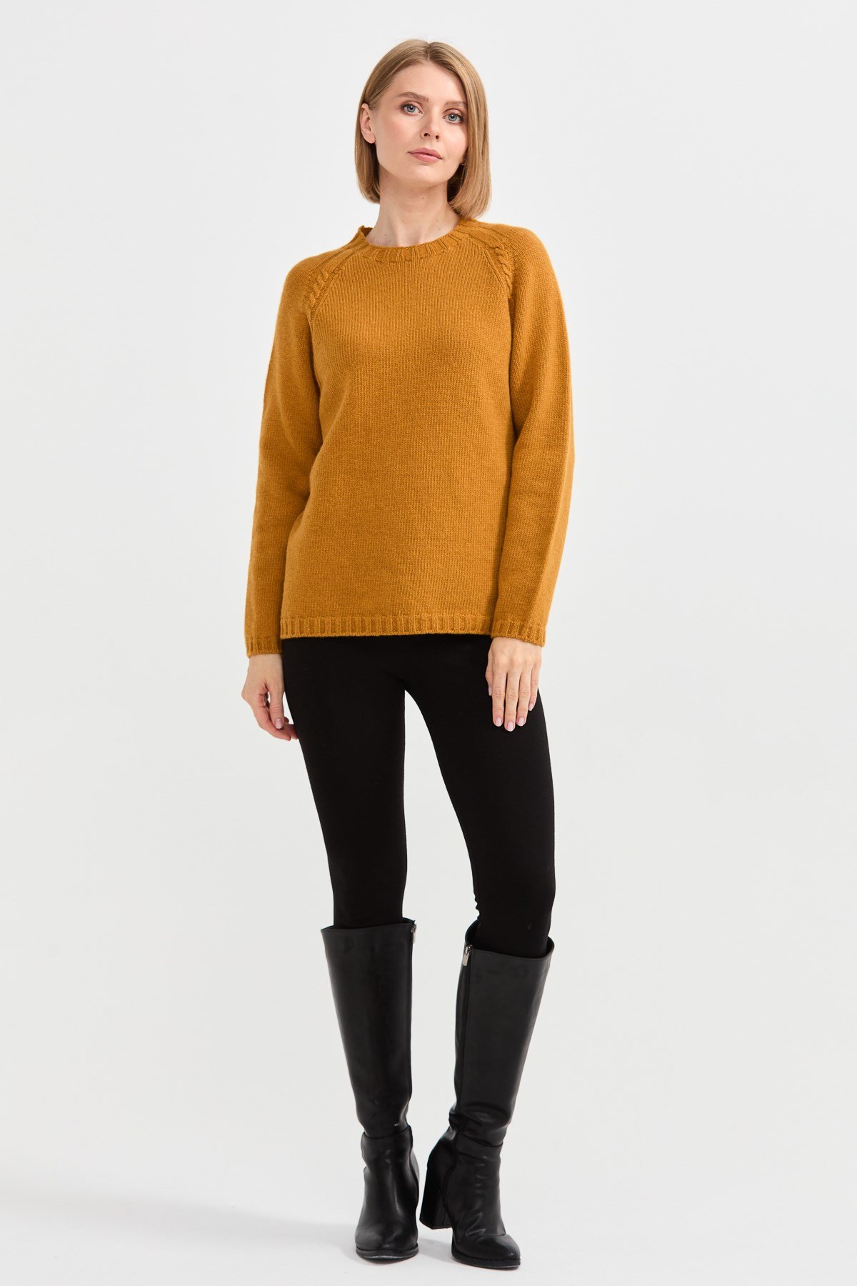 22096Kadın Sıfır Yaka Omzu Saç Örgülü Yün Kazak Hardal