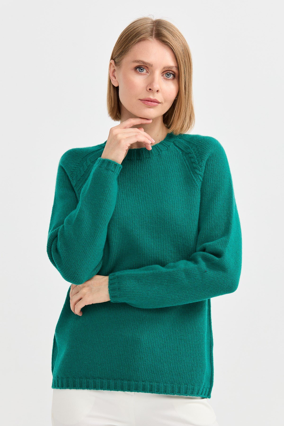 22096Kadın Sıfır Yaka Omzu Saç Örgülü Yün Kazak A.Ö.Başı