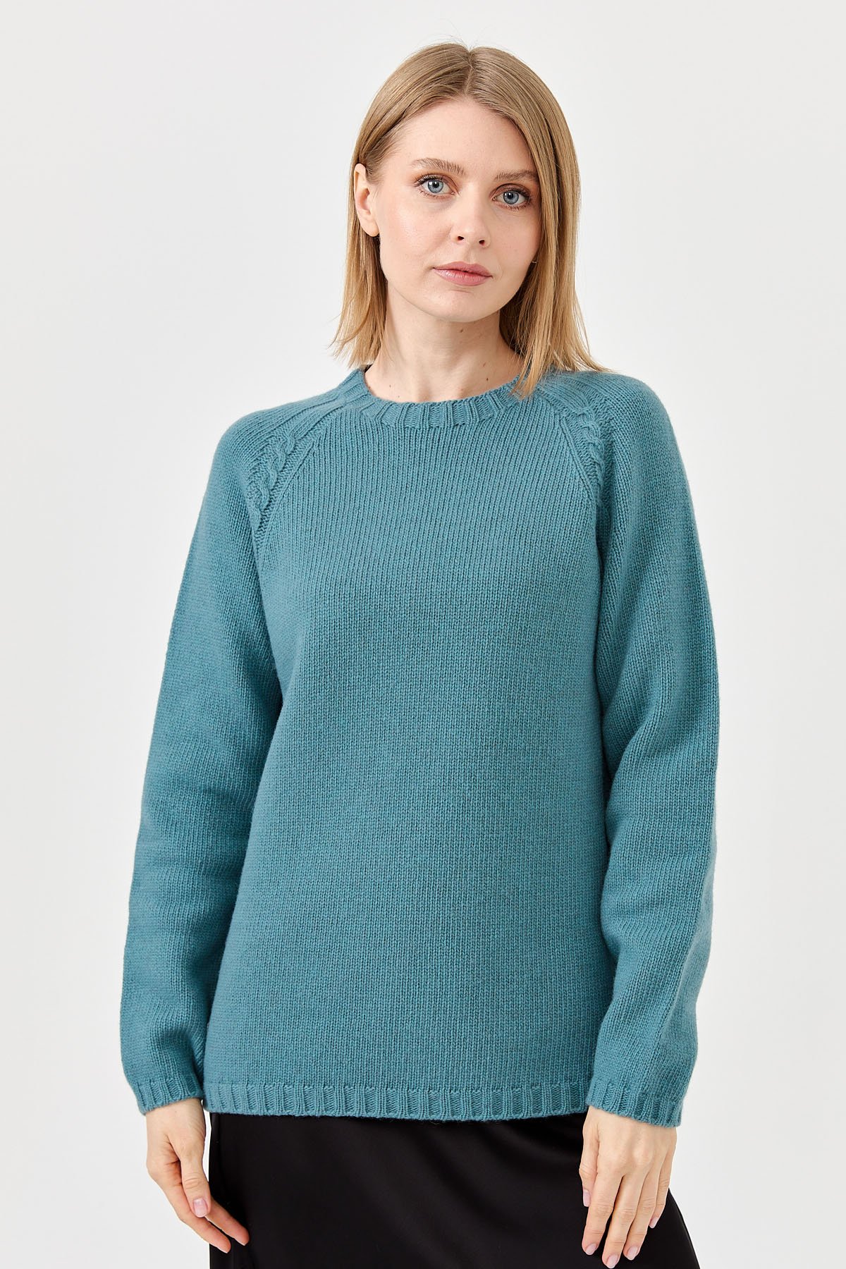 22096Kadın Sıfır Yaka Omzu Saç Örgülü Yün Kazak M.Yeşili