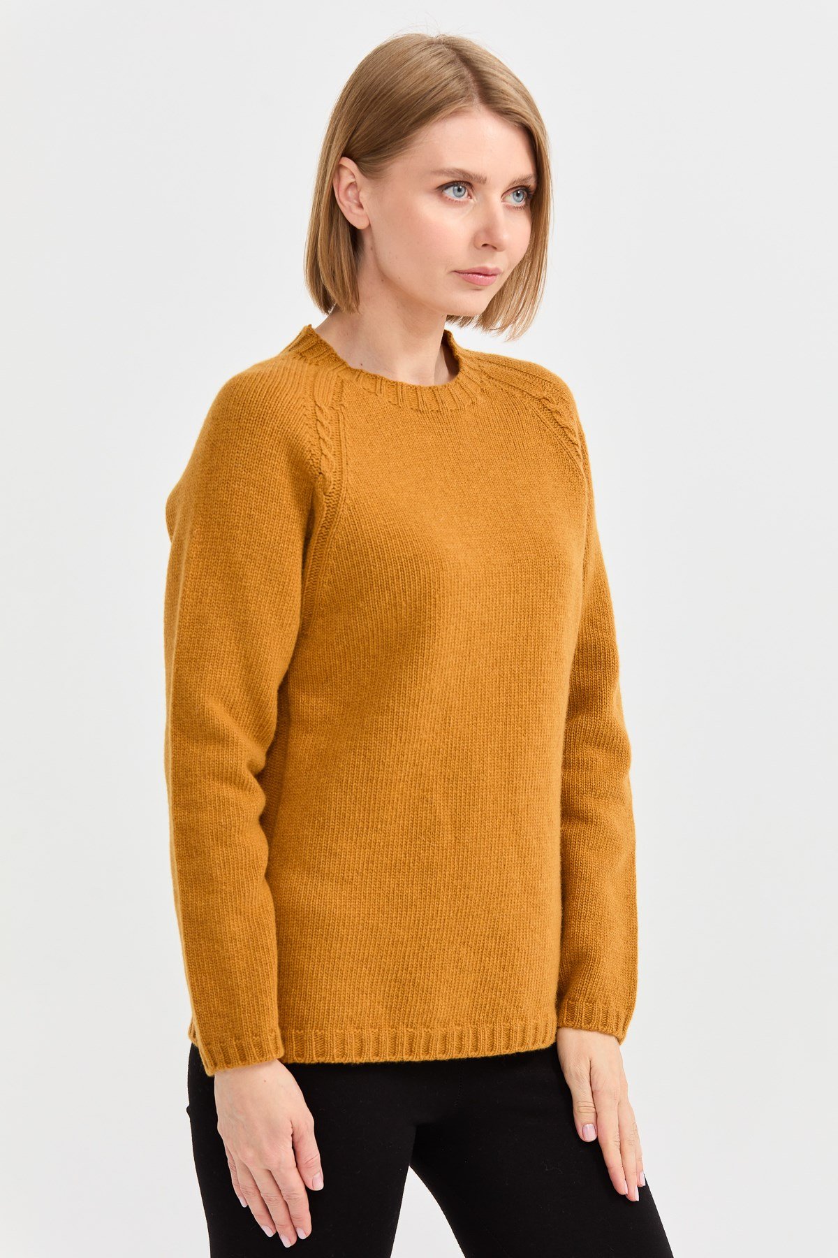 22096Kadın Sıfır Yaka Omzu Saç Örgülü Yün Kazak Hardal