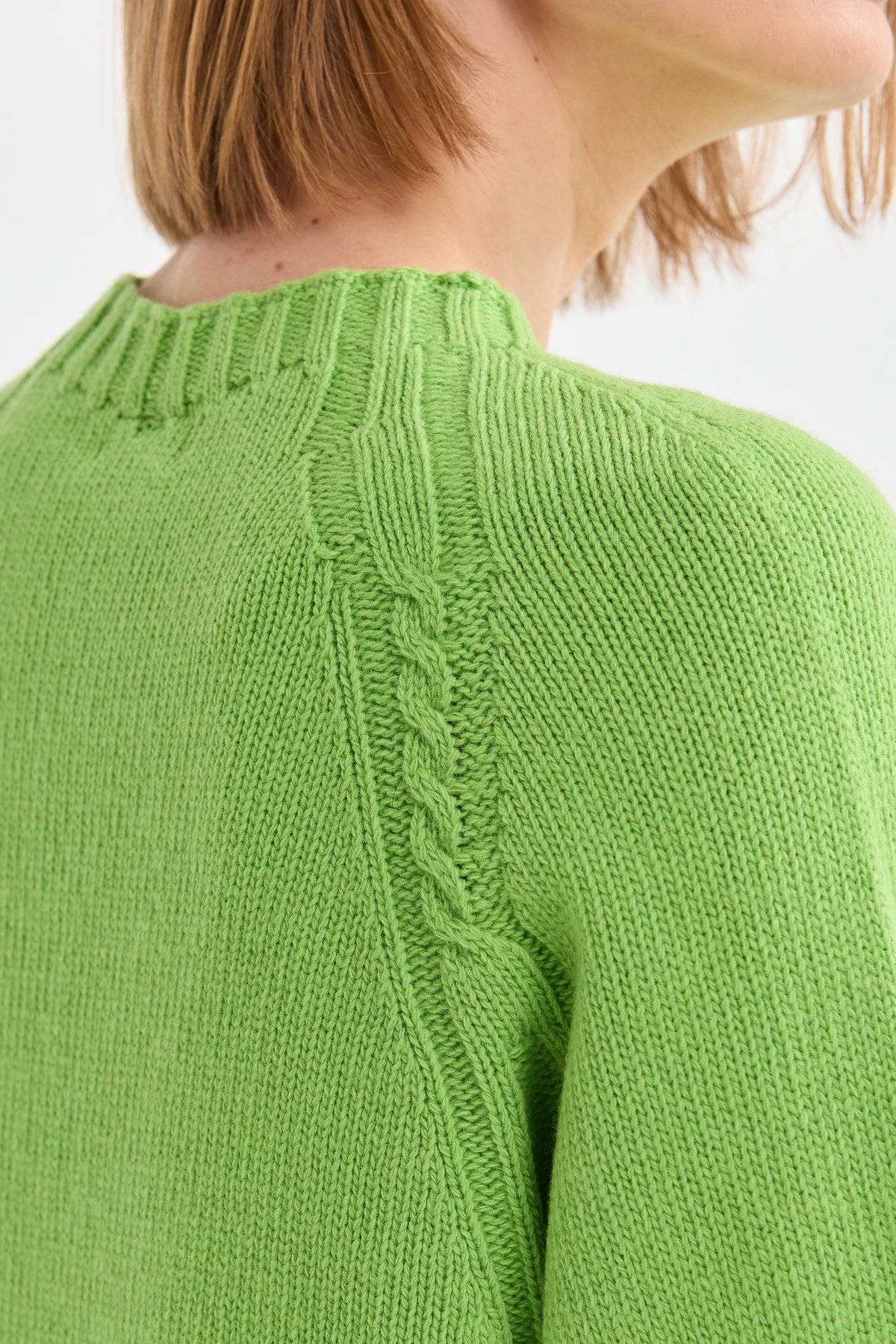 22096Kadın Sıfır Yaka Omzu Saç Örgülü Yün Kazak A.E.Yeşili