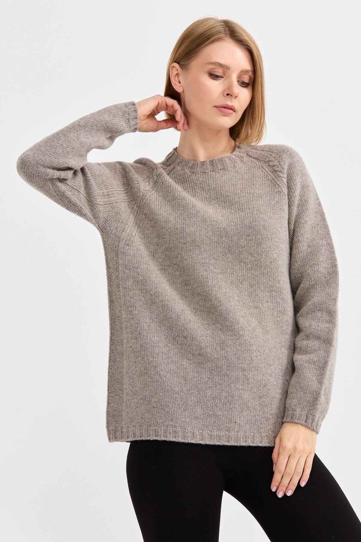 22096Kadın Sıfır Yaka Omzu Saç Örgülü Yün Kazak Vizon