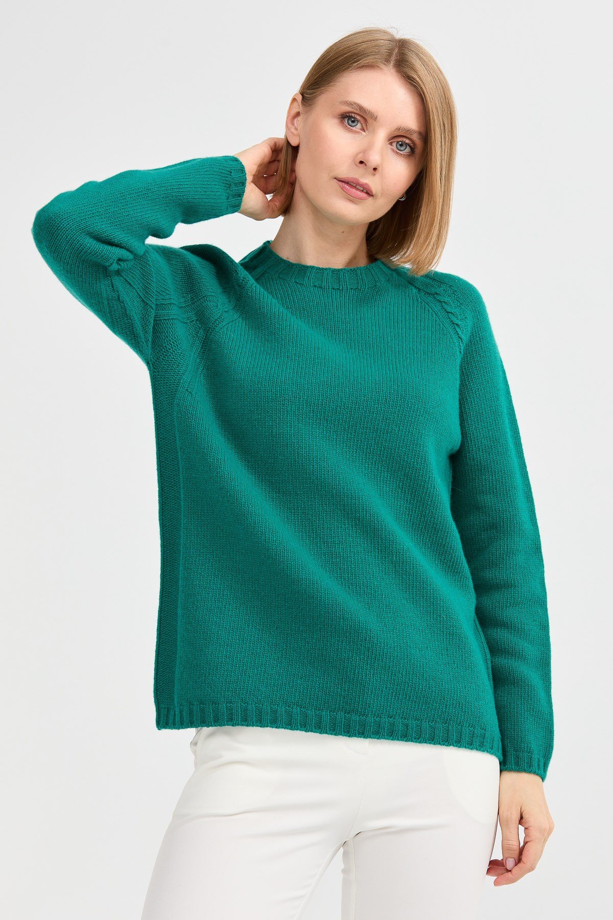 22096Kadın Sıfır Yaka Omzu Saç Örgülü Yün Kazak A.Ö.Başı