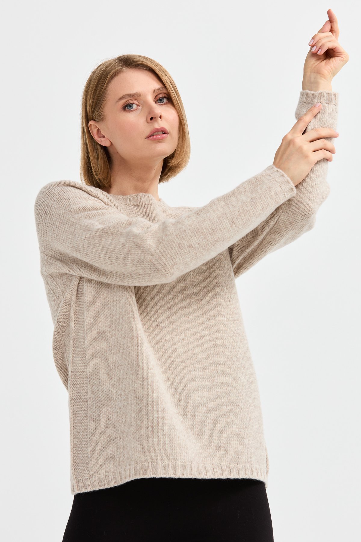 22096Kadın Sıfır Yaka Omzu Saç Örgülü Yün Kazak V.Bej