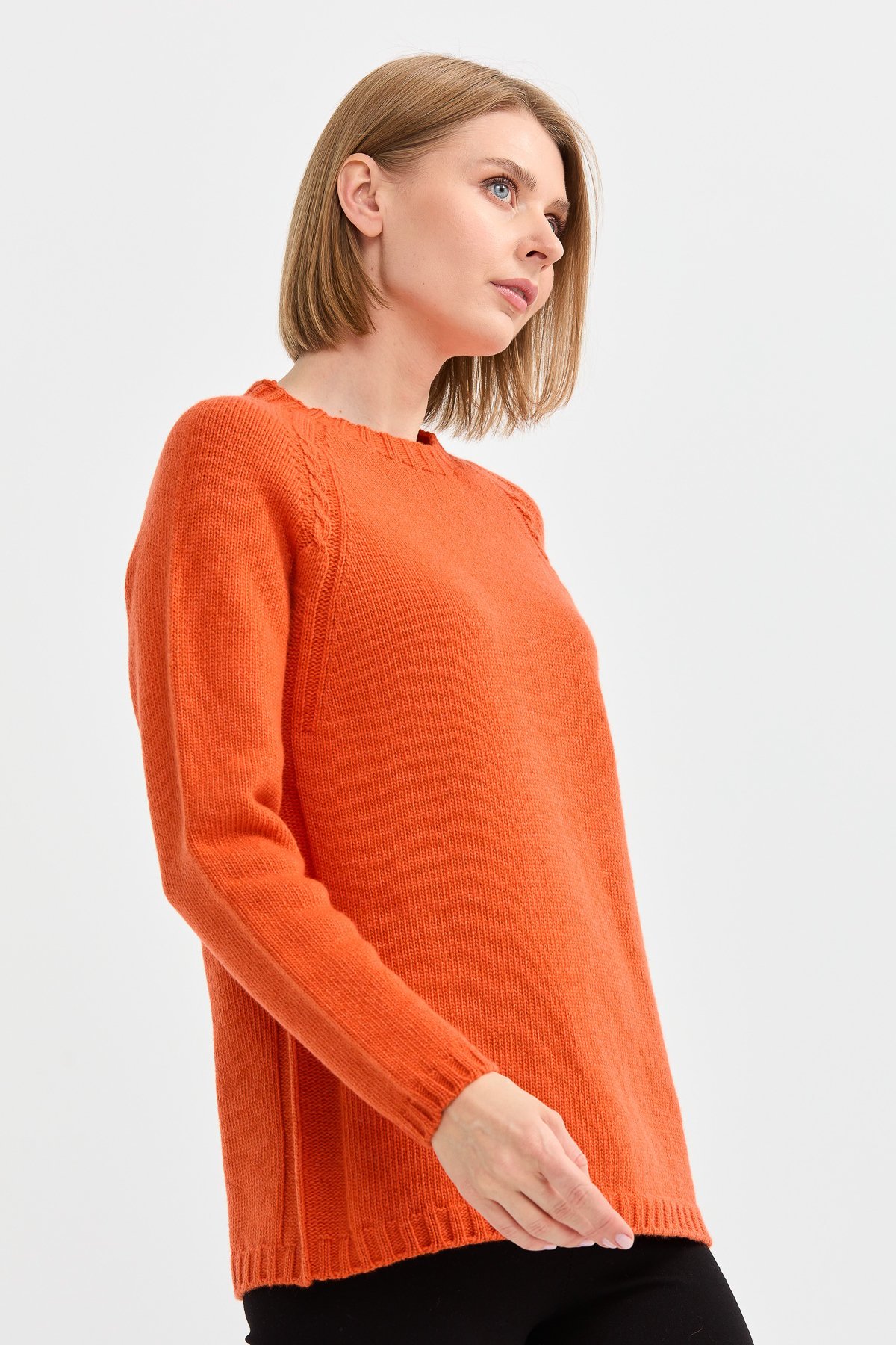 22096Kadın Sıfır Yaka Omzu Saç Örgülü Yün Kazak Portakal