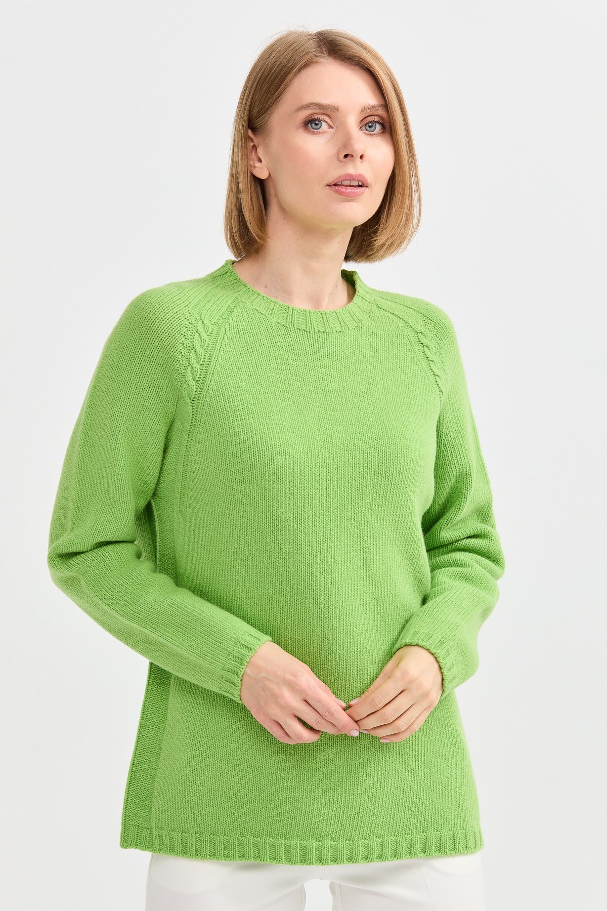 22096Kadın Sıfır Yaka Omzu Saç Örgülü Yün Kazak A.E.Yeşili