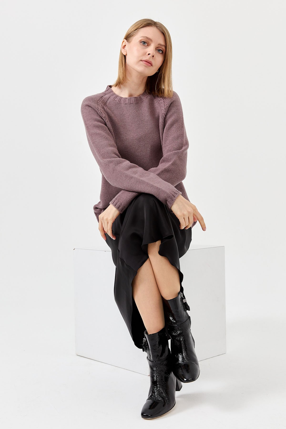 22096Kadın Sıfır Yaka Omzu Saç Örgülü Yün Kazak K.G Kurusu