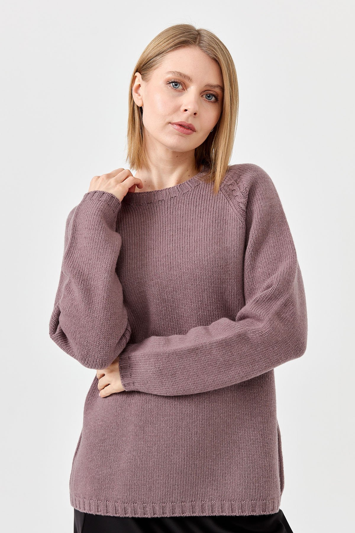 22096Kadın Sıfır Yaka Omzu Saç Örgülü Yün Kazak K.G Kurusu