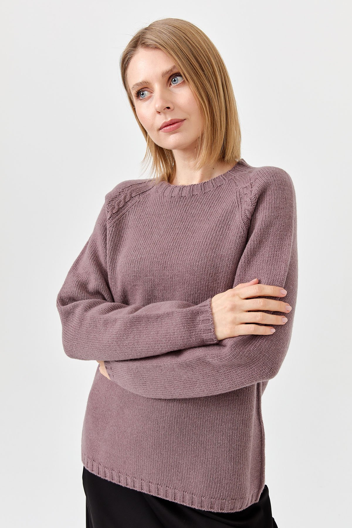 22096Kadın Sıfır Yaka Omzu Saç Örgülü Yün Kazak K.G Kurusu