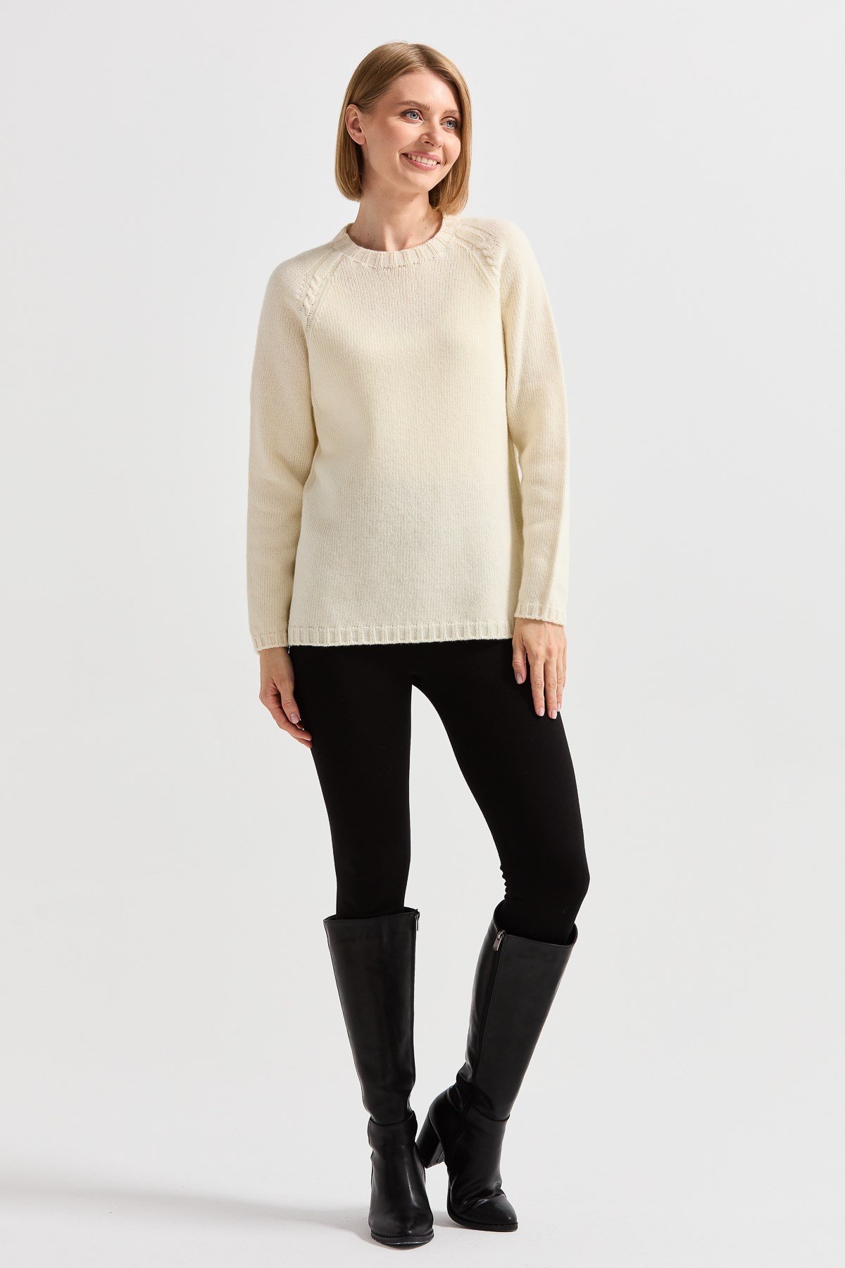 22096Kadın Sıfır Yaka Omzu Saç Örgülü Yün Kazak Kemik