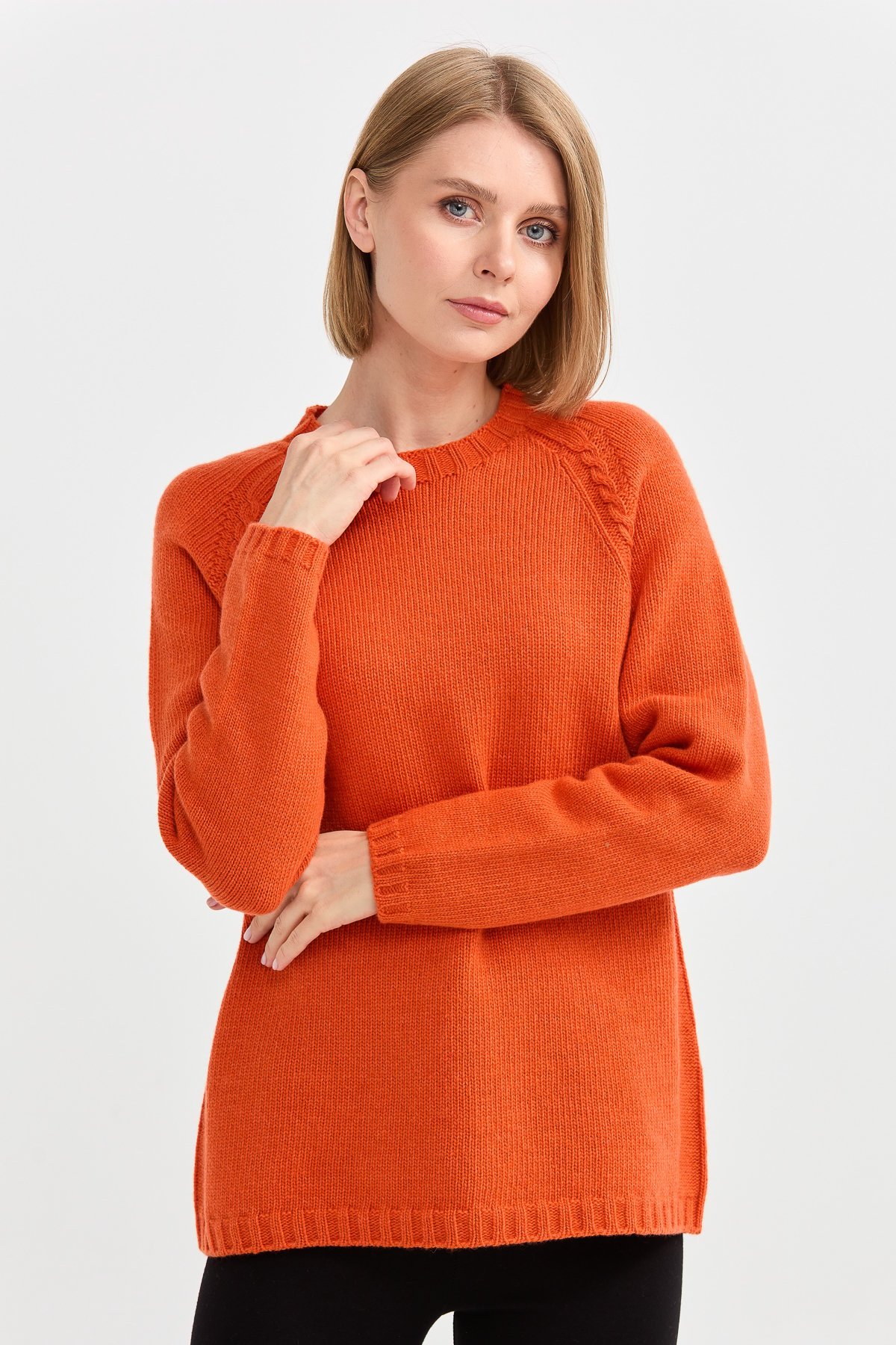 22096Kadın Sıfır Yaka Omzu Saç Örgülü Yün Kazak Portakal