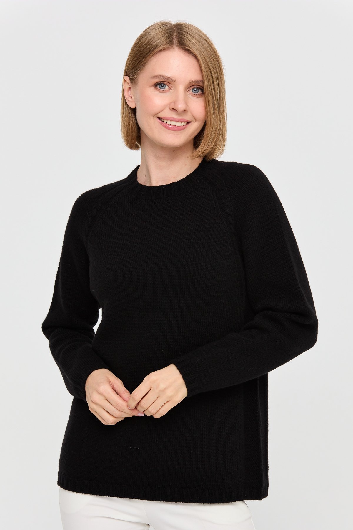 22096Kadın Sıfır Yaka Omzu Saç Örgülü Yün Kazak Siyah