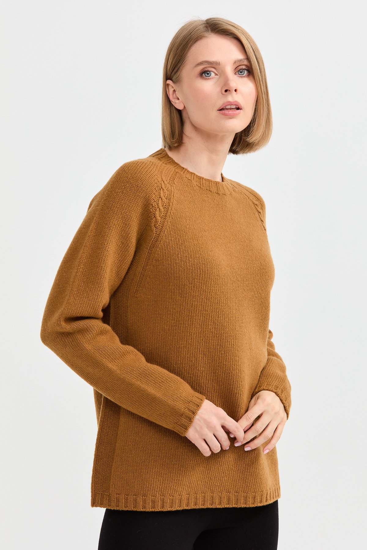 22096Kadın Sıfır Yaka Omzu Saç Örgülü Yün Kazak Taba