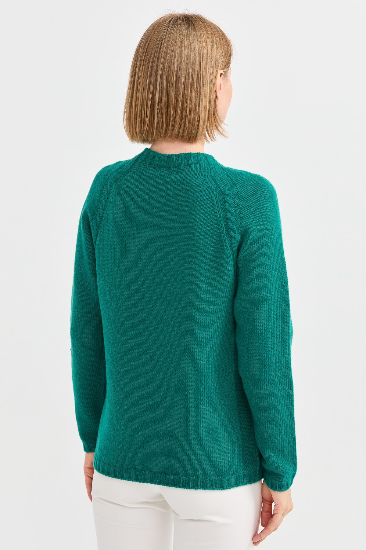 22096Kadın Sıfır Yaka Omzu Saç Örgülü Yün Kazak A.Ö.Başı