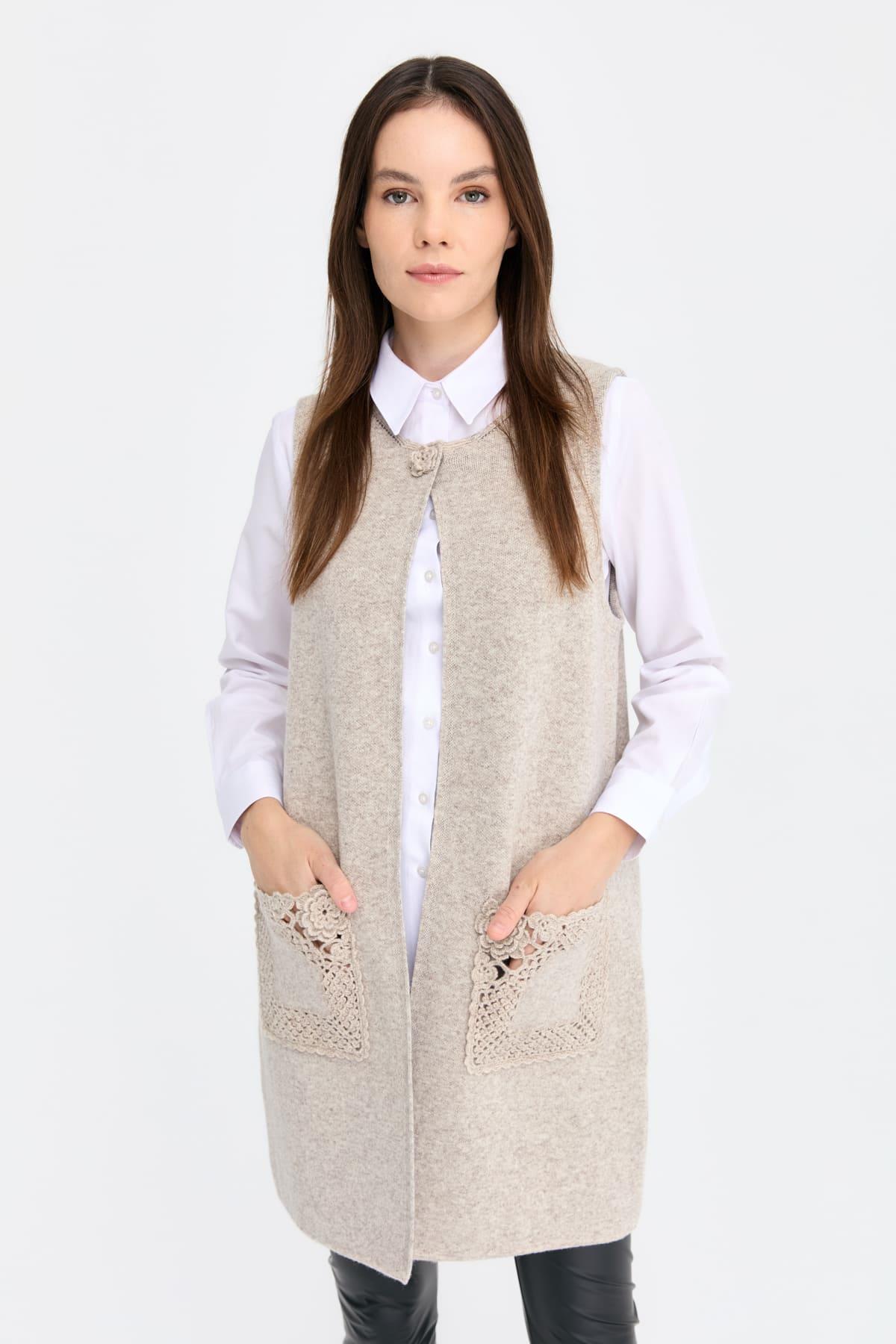 24016Kadın Sıfır Yaka Önü Açık Uzun Yün Yelek V.Bej