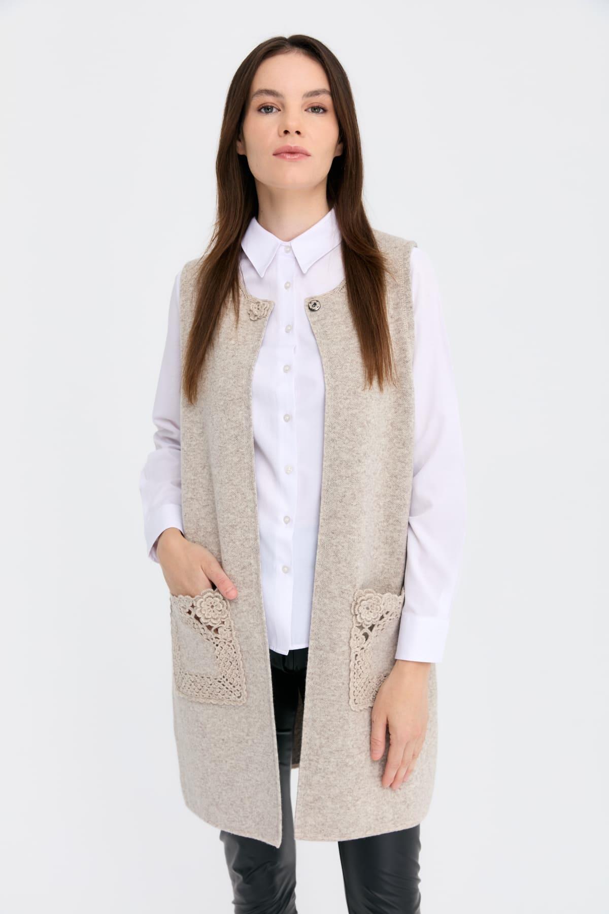 24016Kadın Sıfır Yaka Önü Açık Uzun Yün Yelek V.Bej