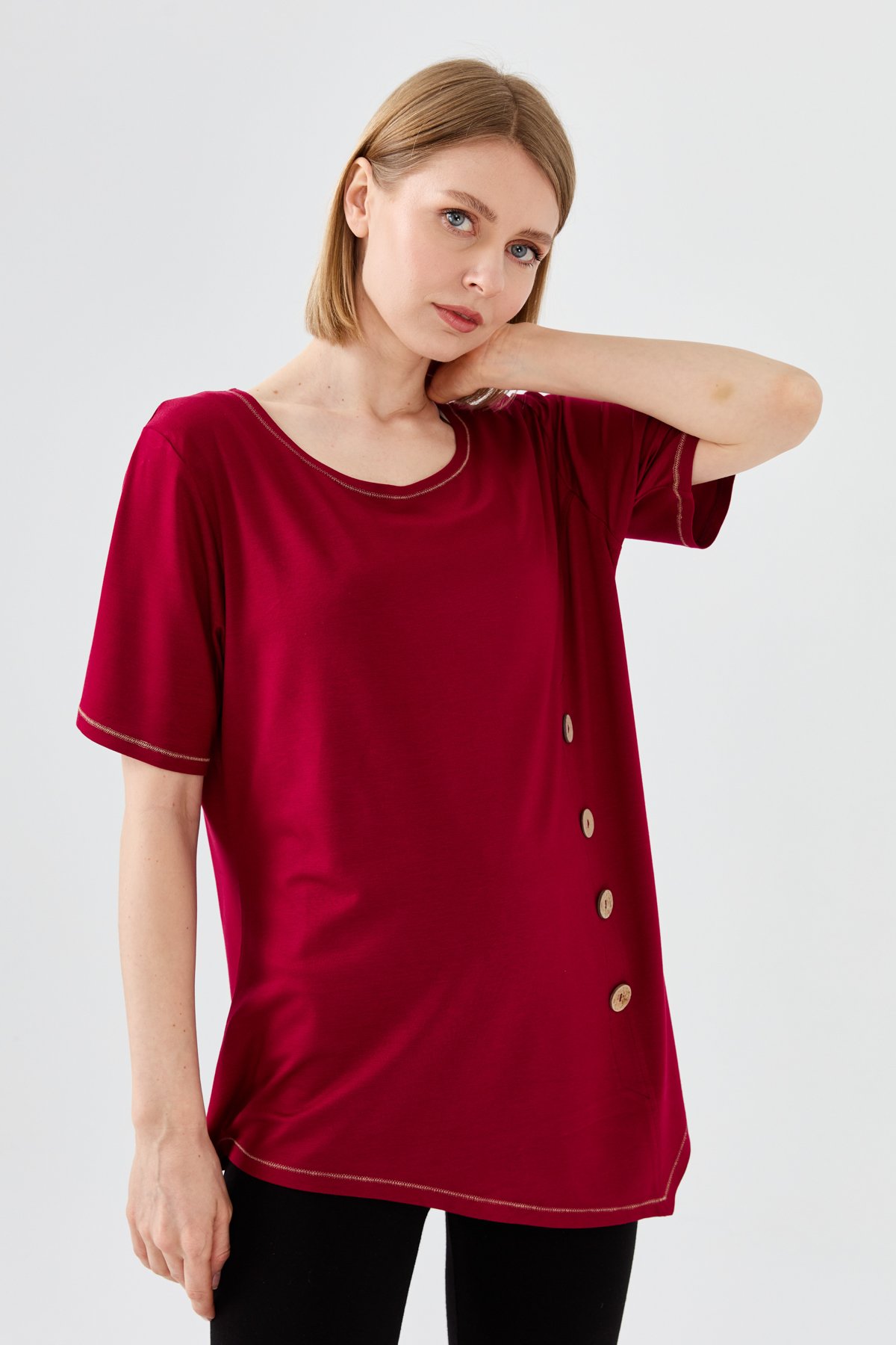 23783Kadın Sıfır Yaka Önü Ahşap Düğmeli Penye T-shirt Bordo