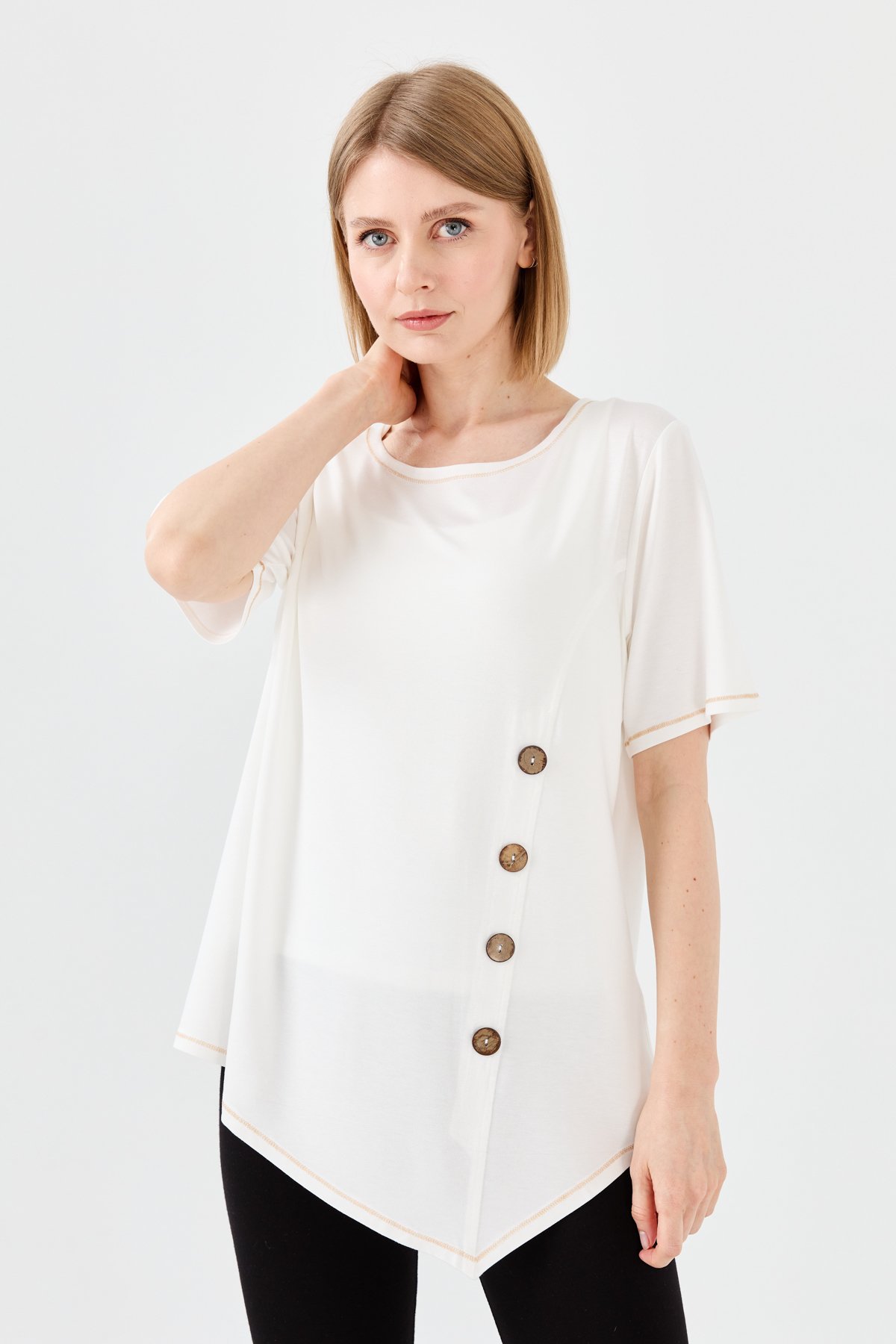 23783Kadın Sıfır Yaka Önü Ahşap Düğmeli Penye T-shirt Kemik