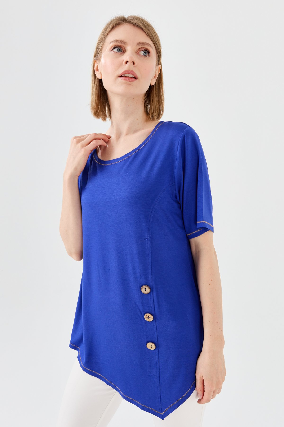 23783Kadın Sıfır Yaka Önü Ahşap Düğmeli Penye T-shirt Saks