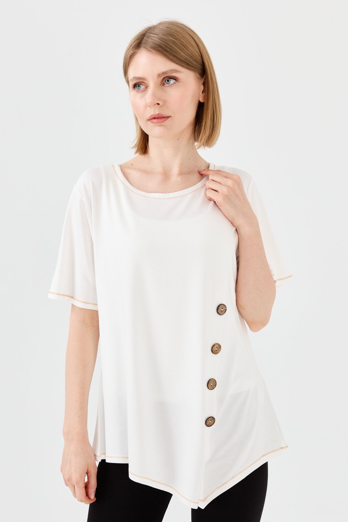 23783Kadın Sıfır Yaka Önü Ahşap Düğmeli Penye T-shirt Kemik