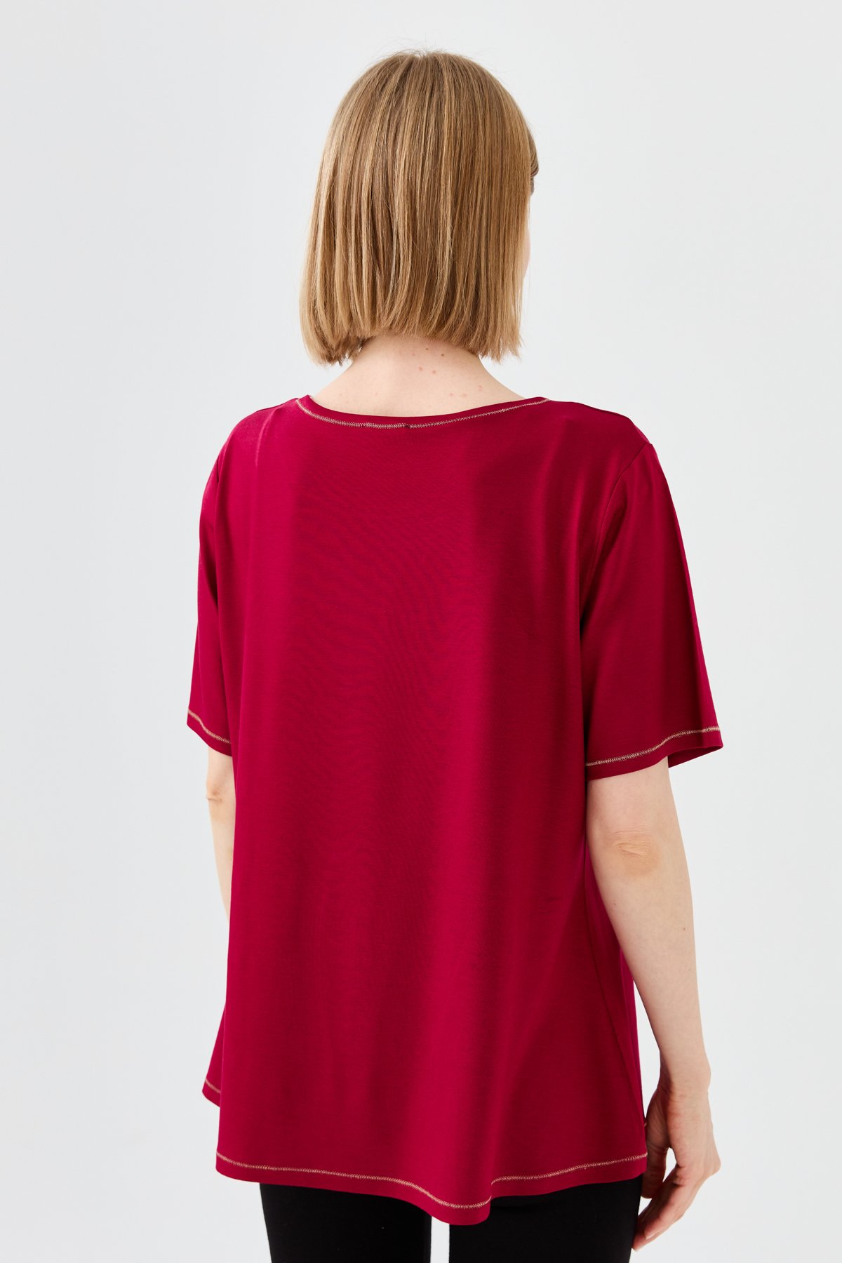 23783Kadın Sıfır Yaka Önü Ahşap Düğmeli Penye T-shirt Bordo