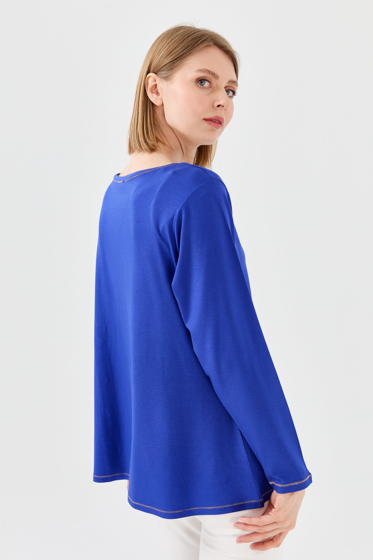 23784Kadın Sıfır Yaka Önü Ahşap Düğmeli Penye Bluz Saks