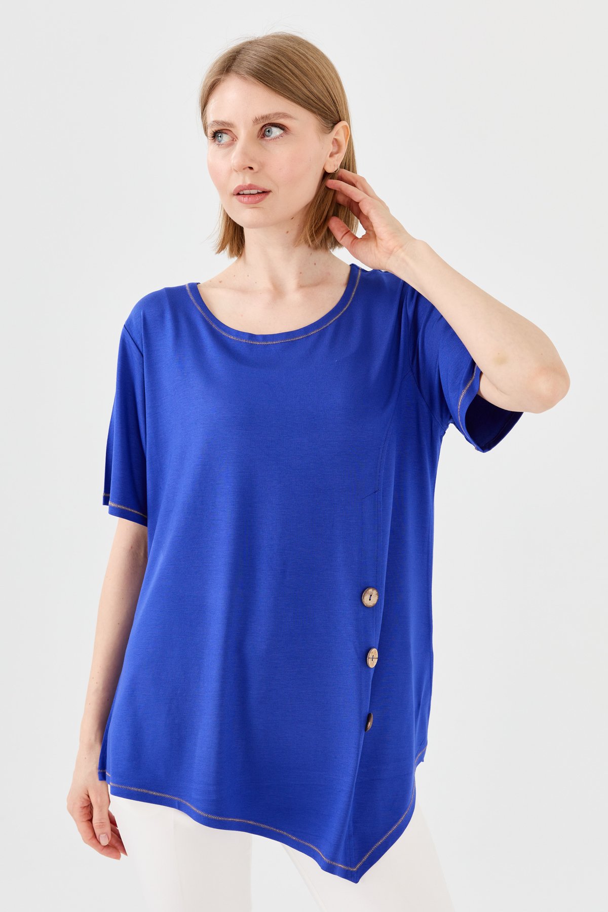 23783Kadın Sıfır Yaka Önü Ahşap Düğmeli Penye T-shirt Saks