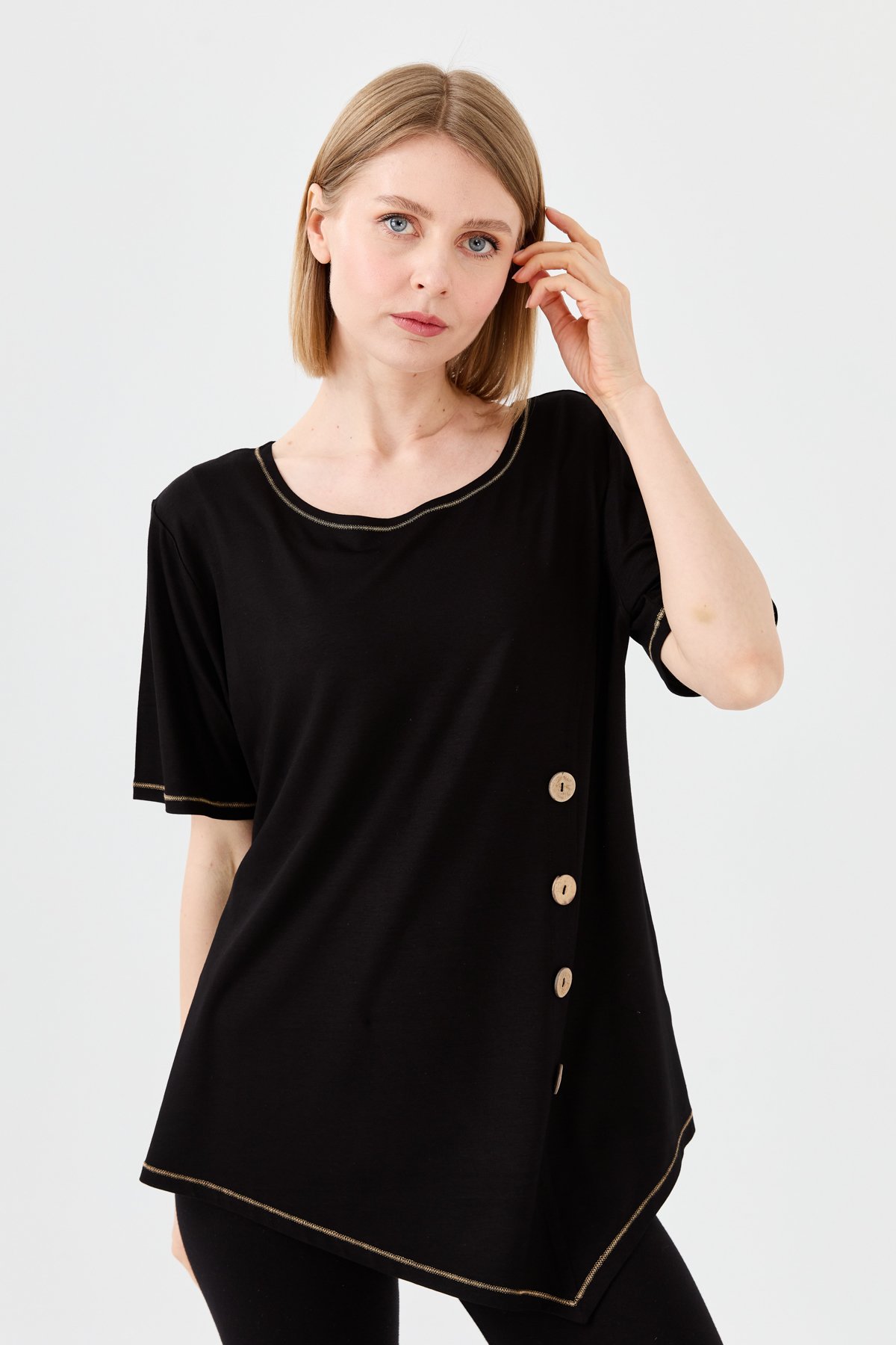 23783Kadın Sıfır Yaka Önü Ahşap Düğmeli Penye T-shirt Siyah